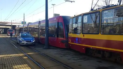 Tramwaje stały w korku, jeden nie wyhamował. Są poszkodowani