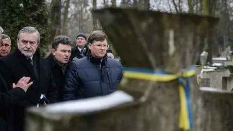 Gliński i Rozenko zapalili znicz przed Pomnikiem Ofiar Wielkiego Głodu