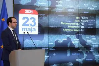 Rzecznik prasowy ministra koordynatora służb specjalnych Stanisław Żaryn podczas konferencji prasowej w KPRM