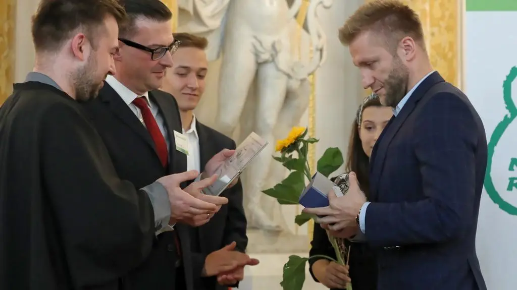 Jakub Błaszczykowski odebrał nagrodę w kategorii "Przyjaciel szkoły"