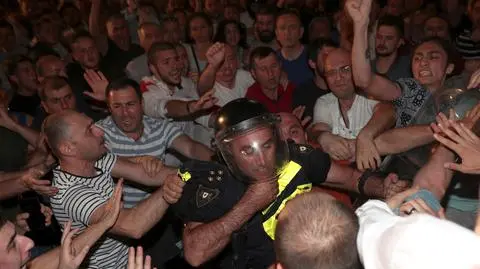 Starcia z policją w Tbilisi. Relacja dziennikarza Wojciecha Wojtasiewicza