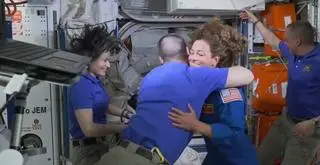 Misja NASA Crew-5 z rdzenną Amerykanką i rosyjską kosmonautką dotarła do ISS