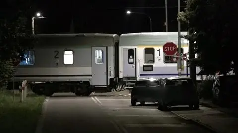 Pod Koszalinem pociąg zderzył się z autem, którym jechała rodzina z Niemiec