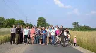 Mieszkańcy chcą poszerzenia i obniżenia remontowanej drogi 