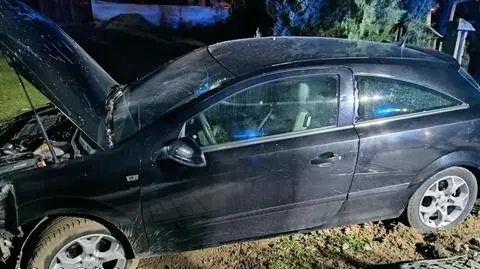 Driftując, uderzyła w ogrodzenie cmentarza. Prawo jazdy ma od 20 dni