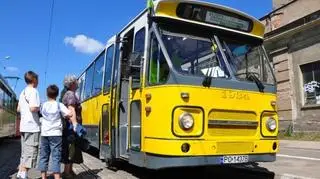 Pasażerowie gotowi by jechać staruszkiem