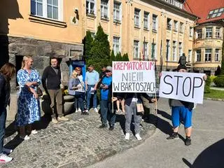 Protestowali przed urzędem miasta. Wrócą tam w poniedziałek