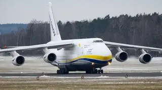 Na łódzkim lotnisku wylądował największy samolot transportowy świata