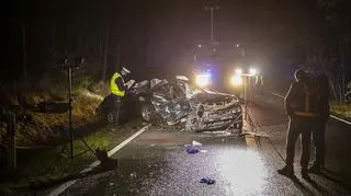 Policja szuka kierowcy, który wyprzedzał "na trzeciego"