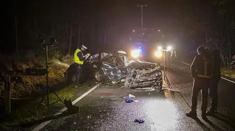 25-latek zginął, bo inny kierowca wyprzedzał "na trzeciego". Po dwóch tygodniach policja zatrzymała 71-letnią kobietę