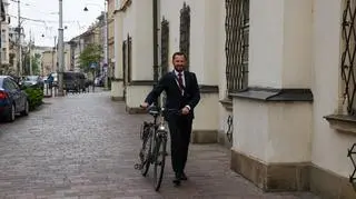 Prezydent Krakowa Aleksander Miszalski jeździ do pracy rowerem
