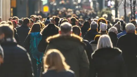 Nawet 100 złotych więcej na rachunku. "Przyszły rząd ma duży problem"