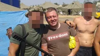 Aleksander Pikałow na linii frontu niedaleko Ługańska z ukraińskimi żołnierzami, 2014 rok