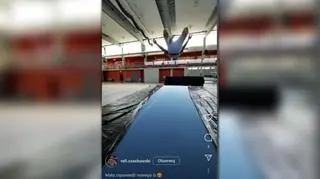Zrzuty ekranu z relacji Rafała Czechowskiego, członka zarządu firmy Gymnastic, na nieotwartej hali