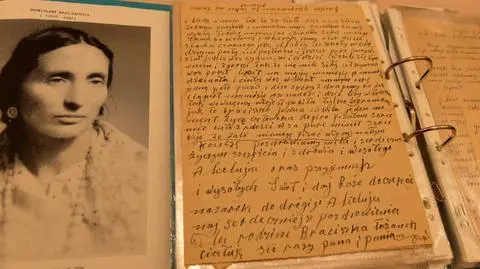 200 stron osobistych zapisków, około 130 listów i pocztówek. Rękopisy Papuszy trafiły do biblioteki