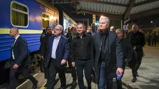 Presidents of Poland, Lithuania, Latvia and Estonia boarding train to Kiev