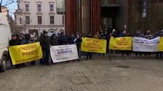 Protest przedsiębiorców przed Urzędem Miasta Krakowa