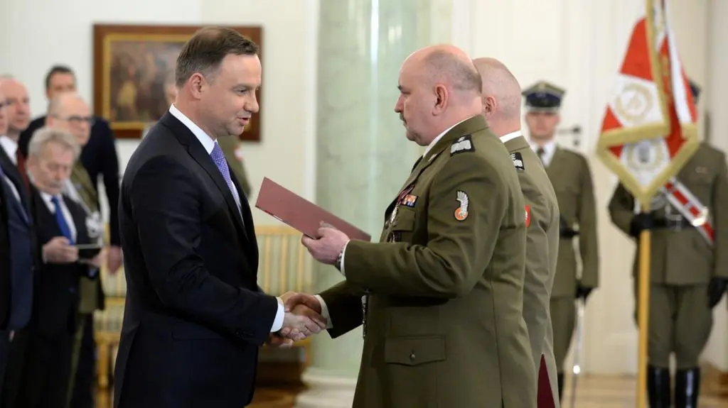 Gen. Mika mianowany dowódcą generalnym