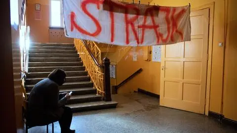 Nawet 300 zł pensji. Nauczyciele dostali wypłaty za czas strajku
