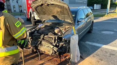 "Nie ustąpił pierwszeństwa", zderzył się z samochodem dostawczym. Trzy osoby ranne