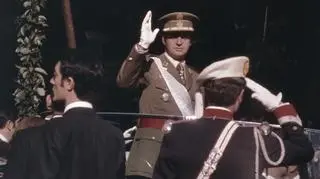 Kluczowy dla hiszpańskiej demokracji, zamieszany w skandale. Były król na dobrowolnym wygnaniu