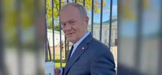 Z kawą przed Belwederem. Jedno pytanie Tuska