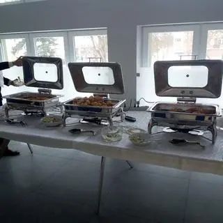 Korzystają z pełnego cateringu 