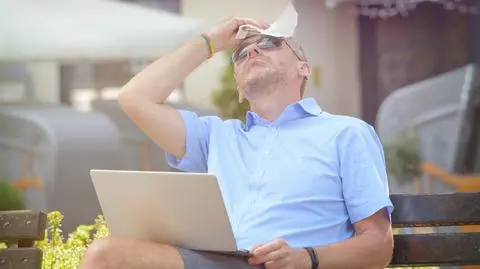 Tych objawów podczas upałów lepiej nie lekceważyć. "W pewnym momencie człowiek czuje, jakby płonął"