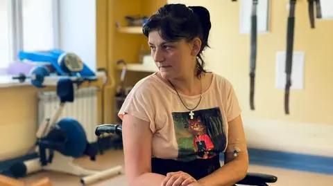 Osłoniła syna przed wybuchem. Odłamek sparaliżował jej nogi