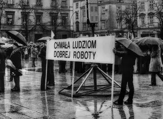 Obchody 1 Maja na krakowskim Rynku Głównym w 1987 roku