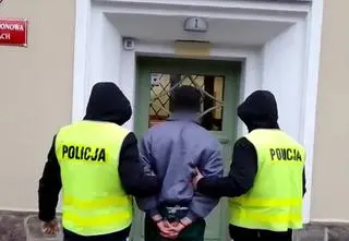 Rzucił dzieckiem o podłogę. Usłyszał nowy wyrok