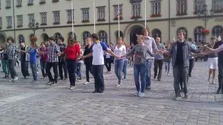 Zaczęli belgijką a skończyli polonezem na 100 par