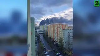 Pożar hali produkcyjnej we Wrocławiu. Czarny dym nad miastem