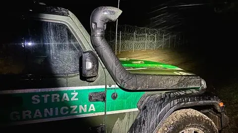 Wóz Straży Granicznej przy granicy polsko-białoruskiej