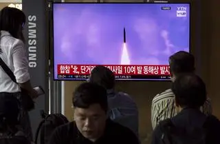 Korea Północna wystrzeliła około 10 pocisków krótkiego zasięgu