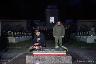 Andrzej Duda i Wołodymyr Zełenski na Cmentarzu Orląt Lwowskich