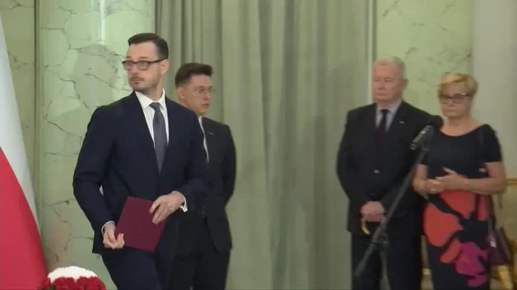MINISTROWIE 3
