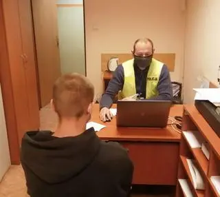 Jeden z nastolatków, którzy skakali po karetce
