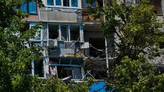 Ostrzelany budynek w Chersoniu 