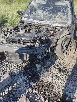Przód samochodu został zmiażdżony, kierowca trafił do szpitala na badania