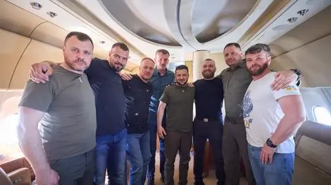 Wołodymyr Zełenski z dowódcami obrony Azowstalu