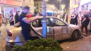 Piesi musieli uskakiwać przed samochodem