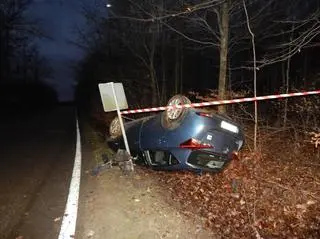 Kierująca straciła panowanie nad pojazdem 