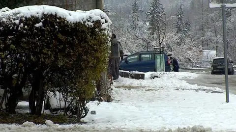 "Wszystko wygląda rewelacyjnie, skrobanie szyb nie przeszkadza". W Karpaczu spadł śnieg