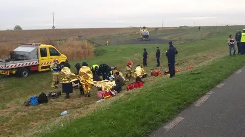 Dostawczy samochód przewrócił się na A2, w nim "kilkunastu obcokrajowców". Policja ustala ich dane