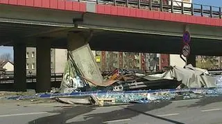 Obrażenia jednej z osób są na tyle ciężkie, że wezwano pogotowie lotnicze