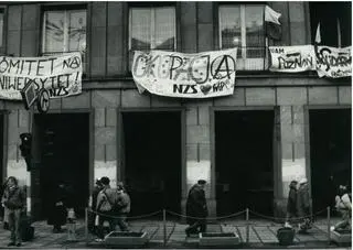 Okupacja budynku ruszyła 17 stycznia 1990 roku