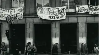 Okupacja budynku ruszyła 17 stycznia 1990 roku