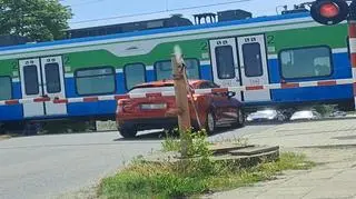 Samochód utknął za rogatkami