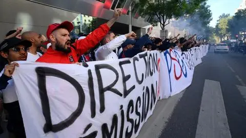 Nie chcą już Messiego, protestowali przed domem Neymara